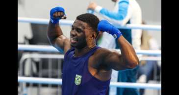 Wanderley Pereira avança à final e Shuga é bronze no Mundial de Boxe