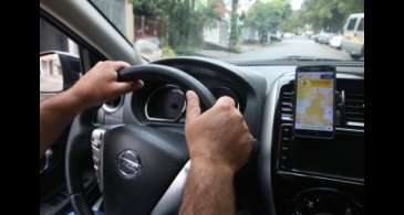 Motoristas de aplicativos, como Uber e 99, fazem greve em todo o país