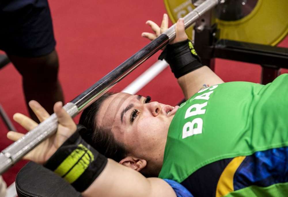 Halterofilista Mariana D’Andrea bate recorde paralímpico em São Paulo