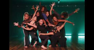 Show de dança mostra cultura Iorubá e força da mulher negra