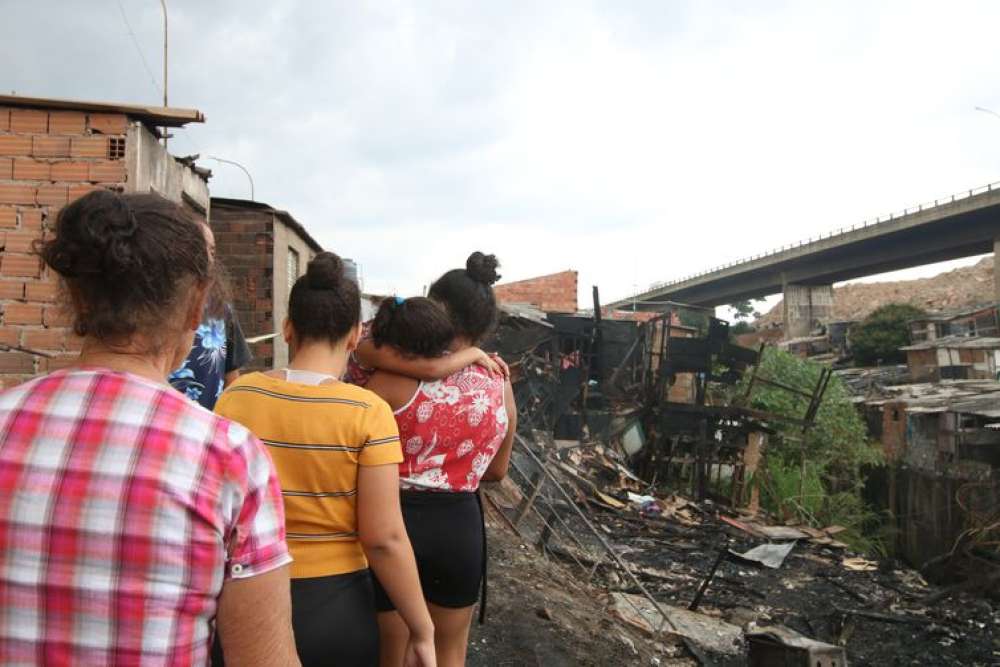 Favelas em áreas valorizadas são mais atingidas por incêndios