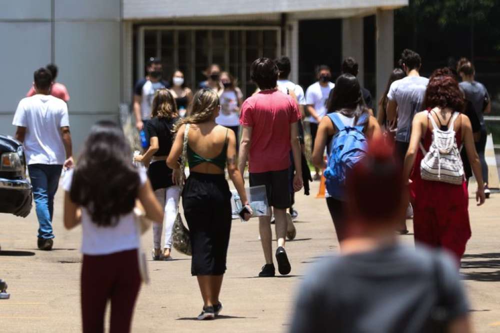 IBGE: 25% dos jovens não tinham ocupação e nem estudavam em 2021