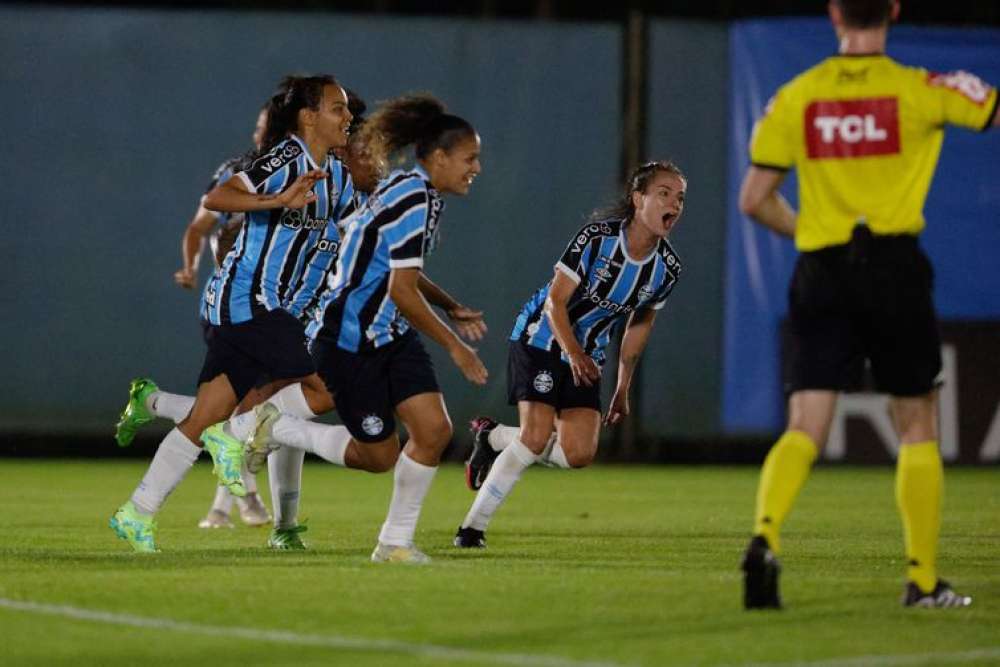 Grêmio bate Inter na abertura da 13ª rodada do Brasileiro Feminino