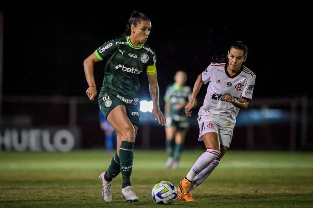 Palmeiras vence Flamengo para assumir liderança do Brasileiro Feminino