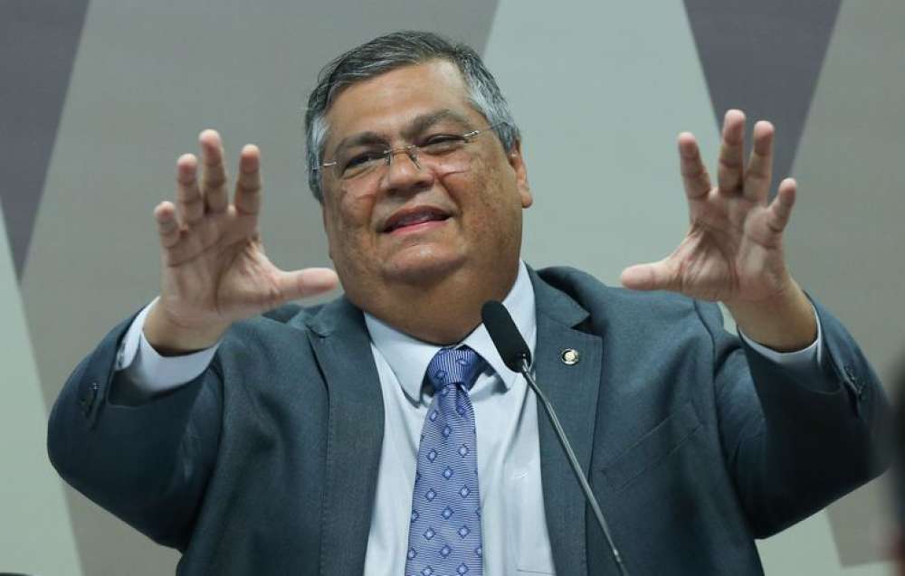 Dino diz que pacificação do país tem de ser centrada no respeito à lei