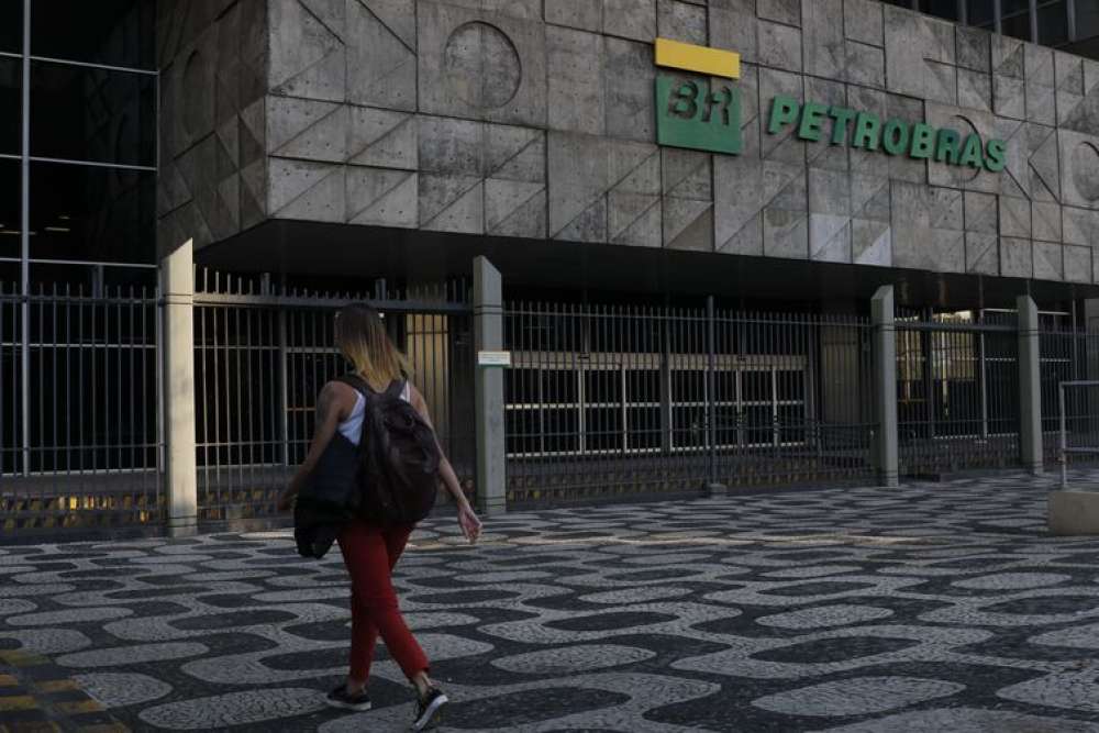 Petrobras retoma programa de estágios com bolsa-auxílio de R$ 1,8 mil