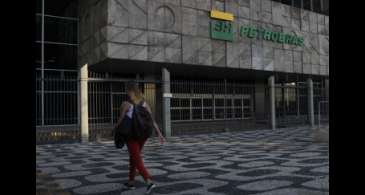 Petrobras retoma programa de estágios com bolsa-auxílio de R$ 1,8 mil