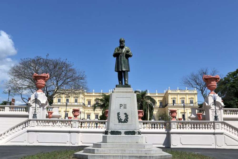 Aos 205 anos, Museu Nacional busca preservar missão educativa