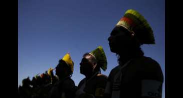 Indígenas protestam em Brasília contra marco temporal