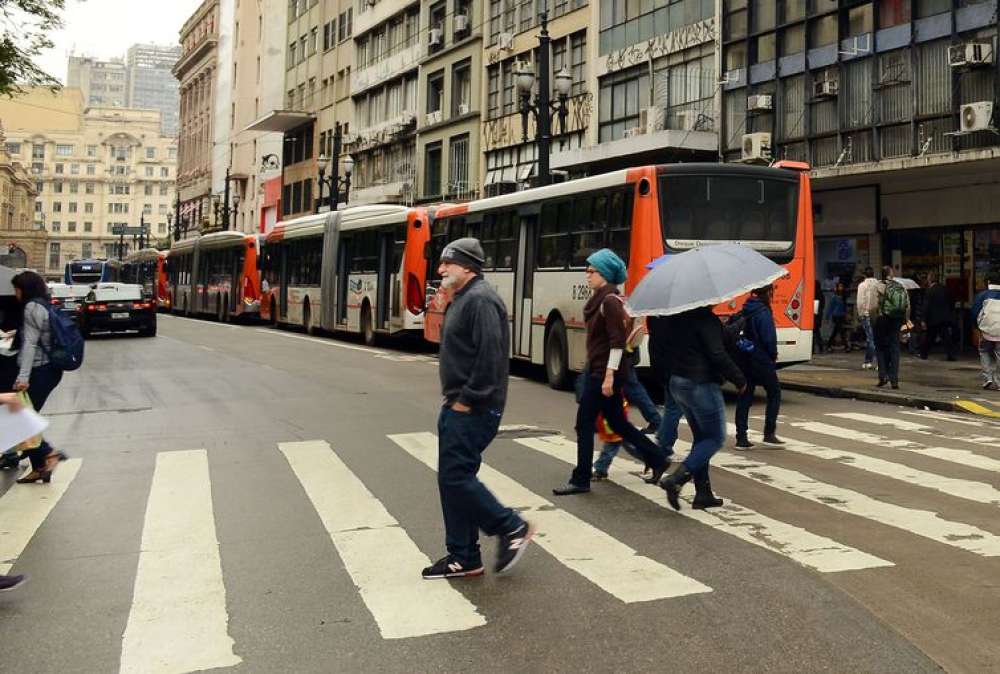 Dez anos após protestos, prefeitura de SP estuda adoção de passe livre