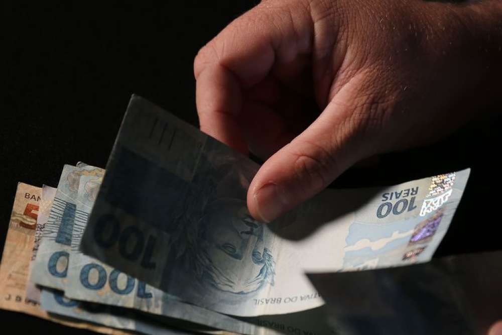 Crédito bancário aumenta 14% em 2022, puxado por pessoas físicas