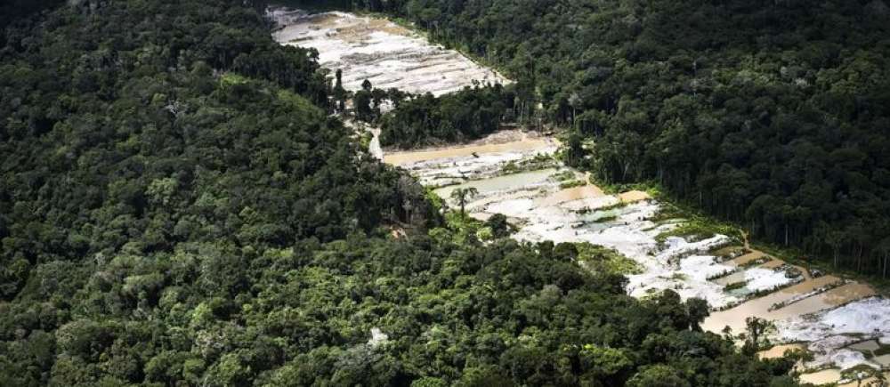 Força-tarefa destrói dez garimpos ilegais na Amazônia