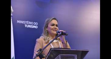 Lula mantém ministra do Turismo no cargo