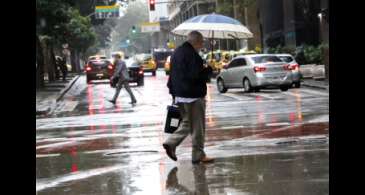 Frente fria muda tempo e provoca chuva no Rio