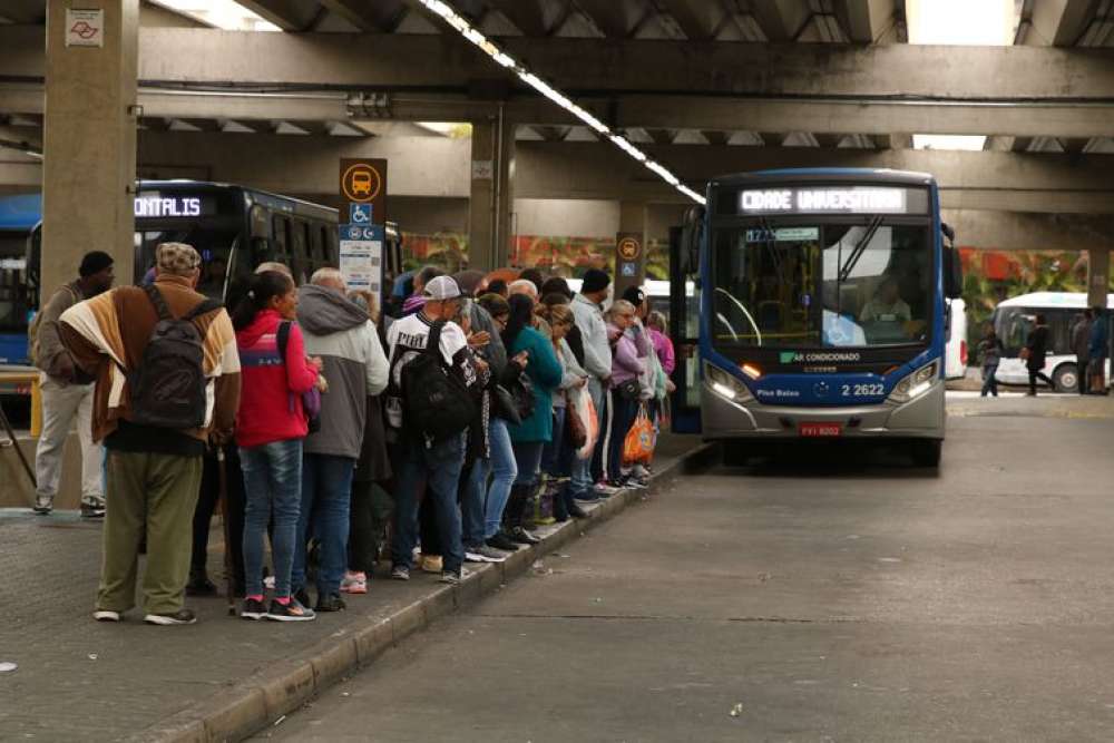 SP: vereadores propõem lei que dará passe livre para baixa renda