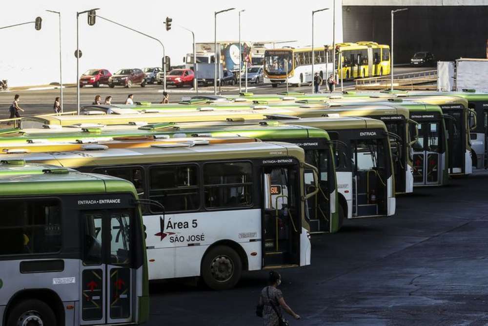 Exame toxicológico para motoristas de ônibus e caminhão tem novo prazo