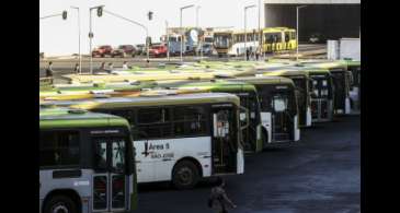 Exame toxicológico para motoristas de ônibus e caminhão tem novo prazo