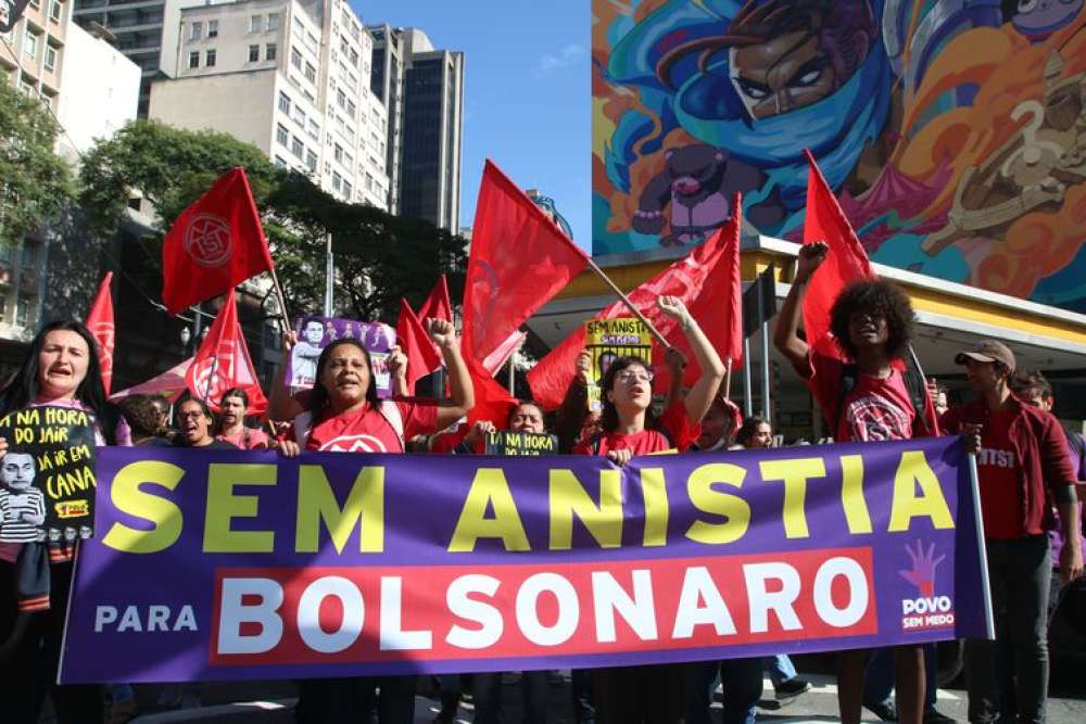 Movimentos sociais fazem atos para lembrar julgamento de Bolsonaro