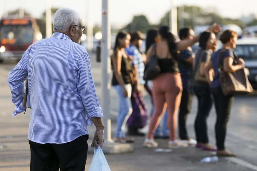 Into faz recomendações para prevenir queda de idosos