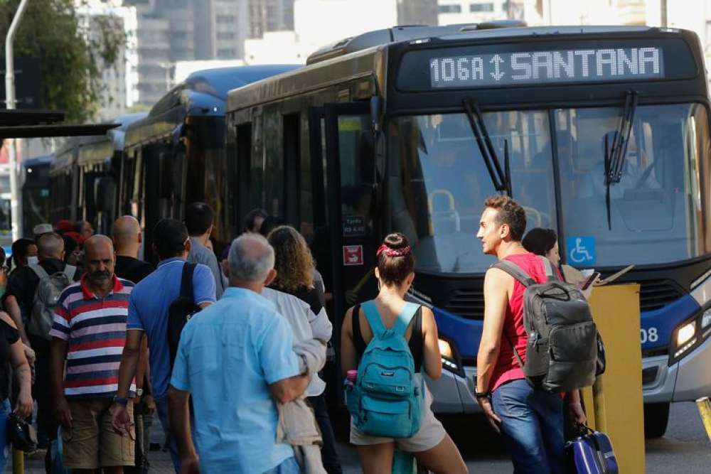 Centro de SP tem manifestação pela tarifa zero no transporte coletivo