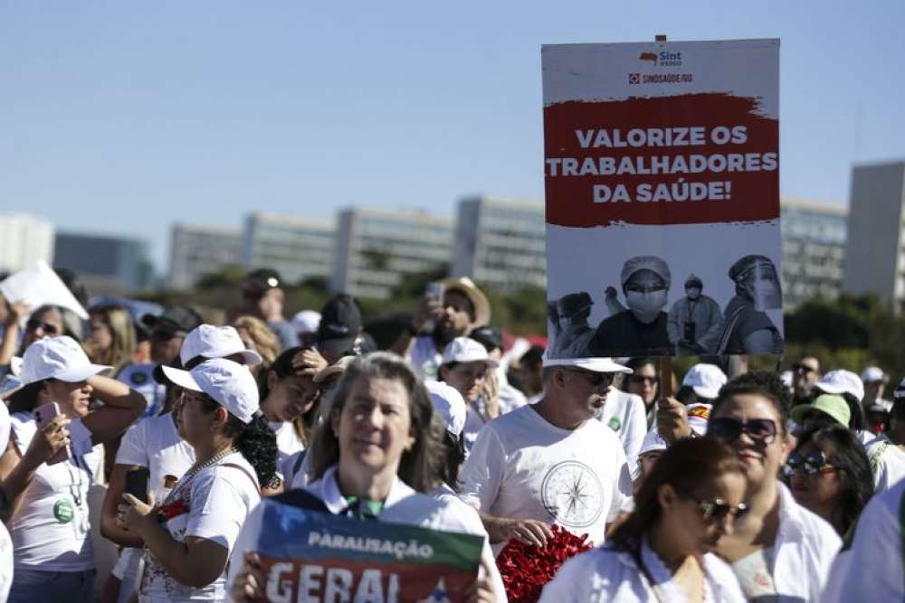 STF deve finalizar hoje julgamento sobre piso salarial da enfermagem