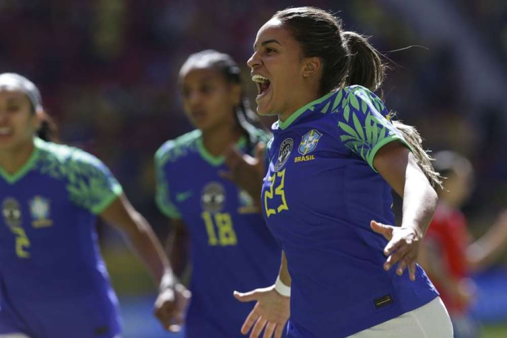 Seleção feminina goleia Chile em último jogo antes da Copa do Mundo