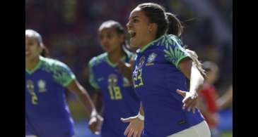 Seleção feminina goleia Chile em último jogo antes da Copa do Mundo