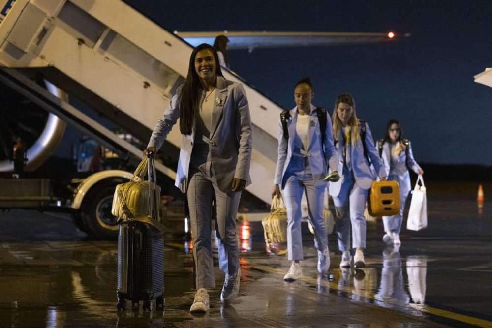 Seleção brasileira desembarca na Austrália para Copa do Mundo Feminina