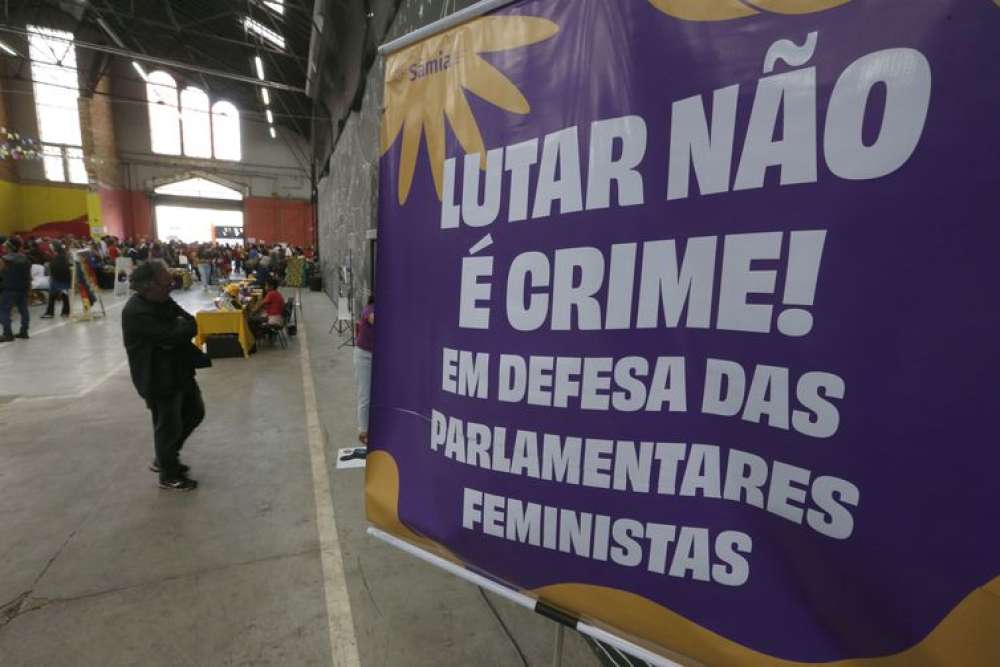 Movimentos fazem ato em defesa do MST e de parlamentares feministas