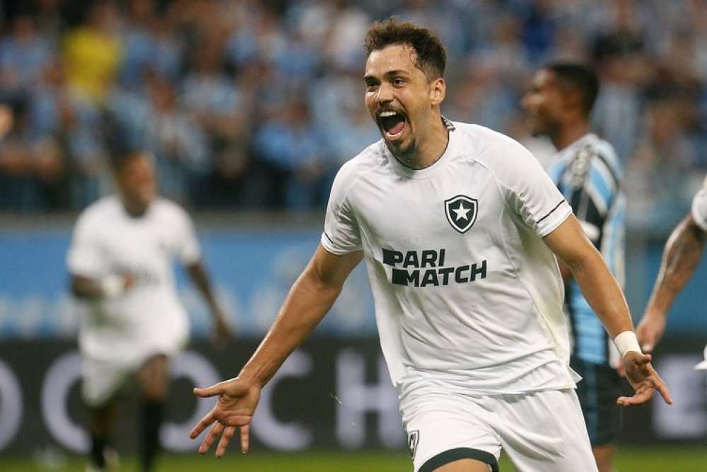 Brasileiro: Botafogo suporta pressão, bate Grêmio e segue soberano