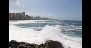 Ressaca pode provocar ondas de até 4 m na cidade do Rio de Janeiro