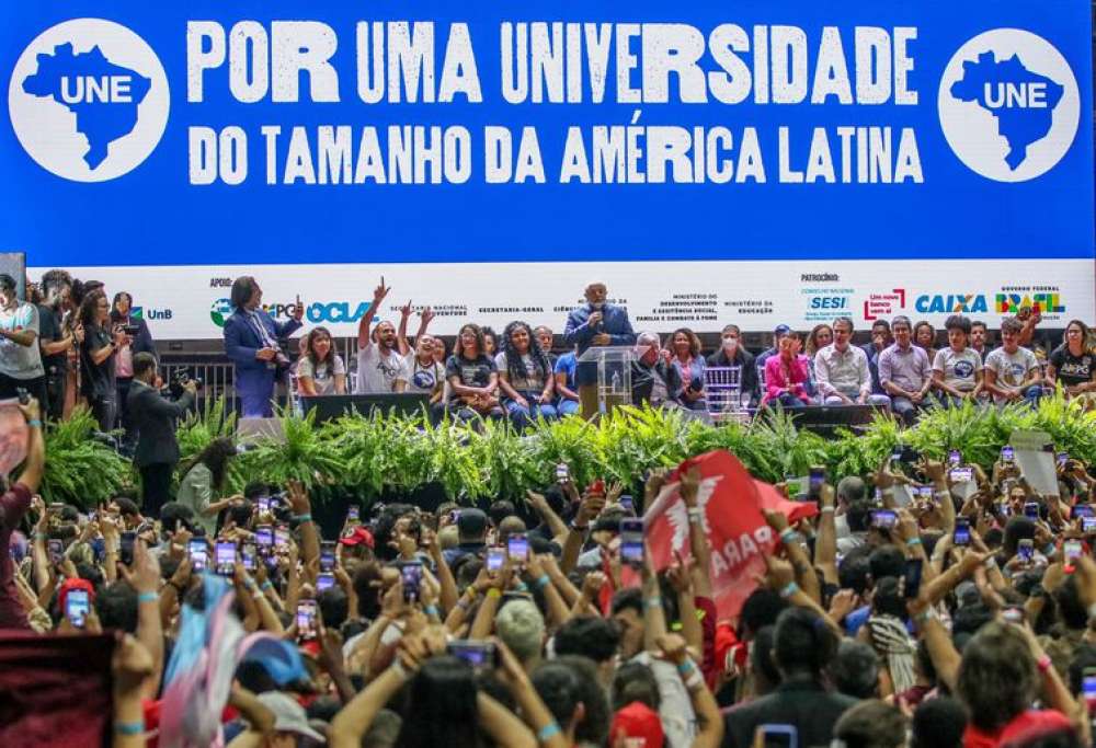 Lula participa de congresso da UNE e promete mais universidades