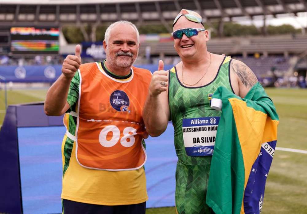 Alessandro Silva é tricampeão mundial paralímpico em Paris