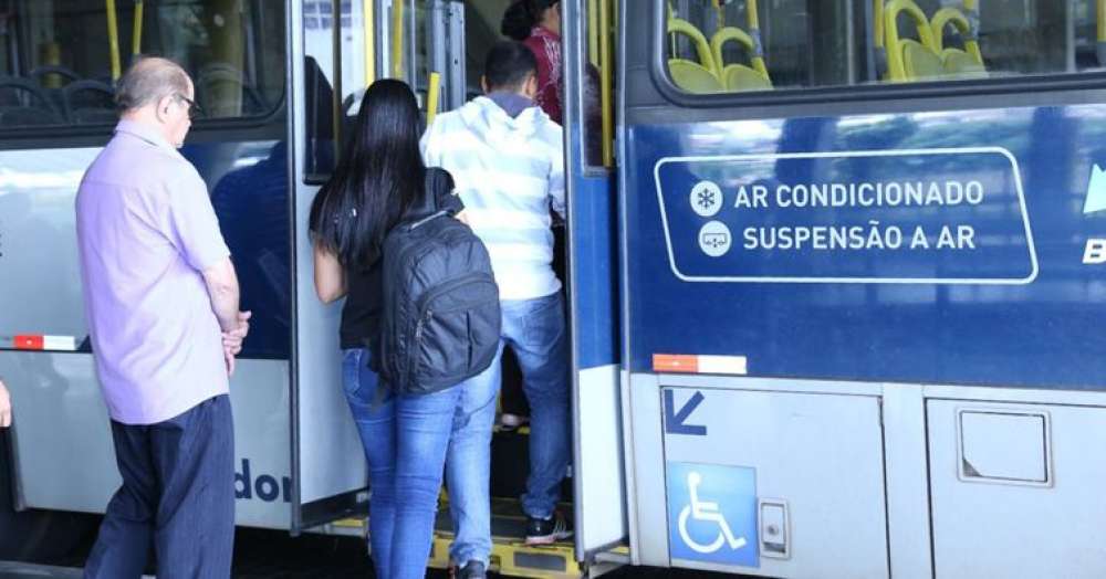 Gratuidade nos ônibus das linhas em favelas em BH passa a ser lei