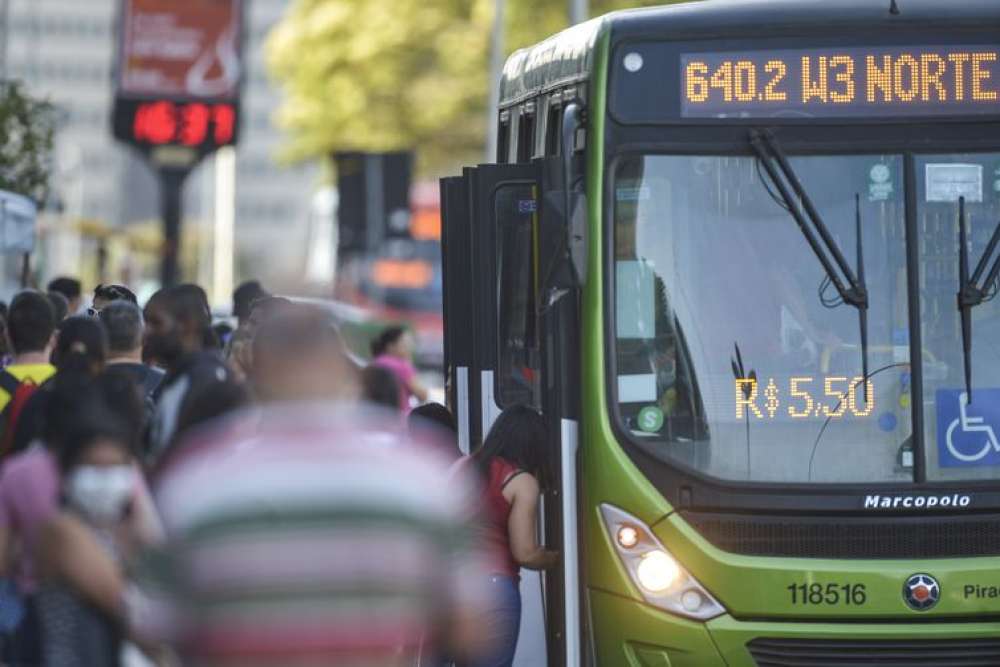 INSS estuda aceitar uso de transporte público como prova de vida