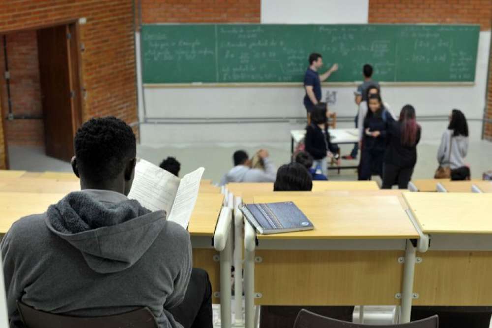 MEC abre 6 mil vagas no ensino superior para estudantes estrangeiros