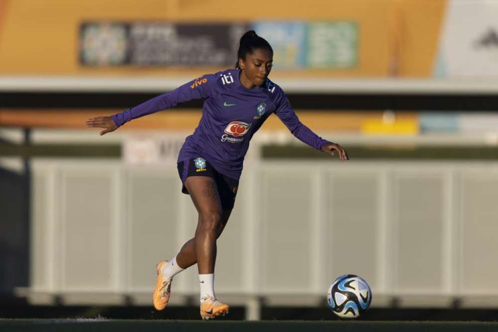 Brasil faz último treino em Brisbane antes de embarque para Adelaide