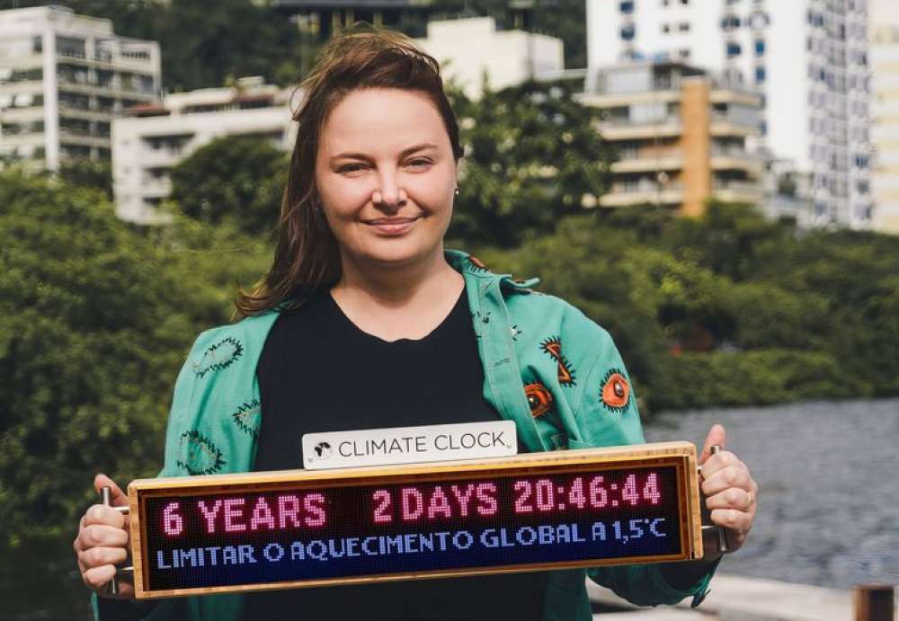 Relógio no Cristo Redentor alerta sobre impactos das mudanças do clima