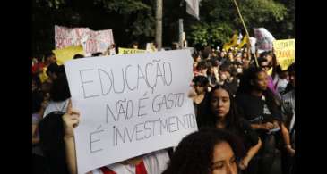 Dossiê mostra falta de direitos básicos para pós-graduandos no Brasil