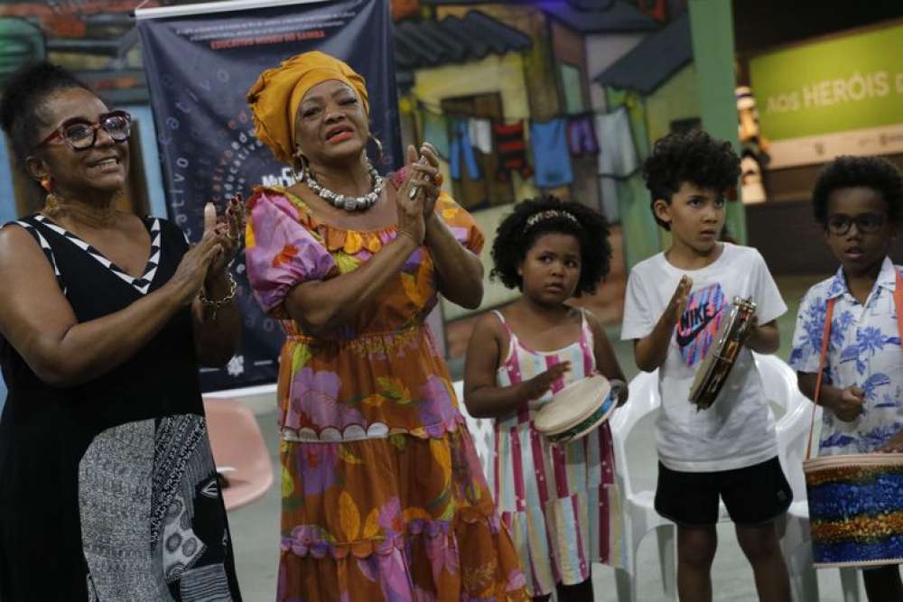 Histórias sobre Clementina de Jesus inspira crianças na Mangueira