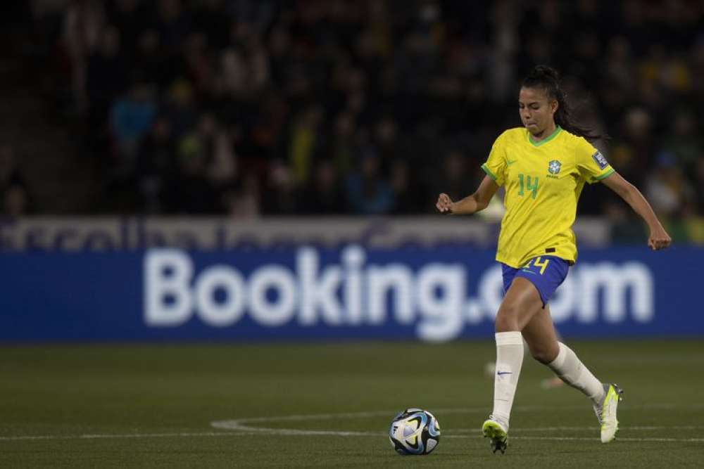 Copa do Mundo: Lauren afirma que espera confronto duro com a França