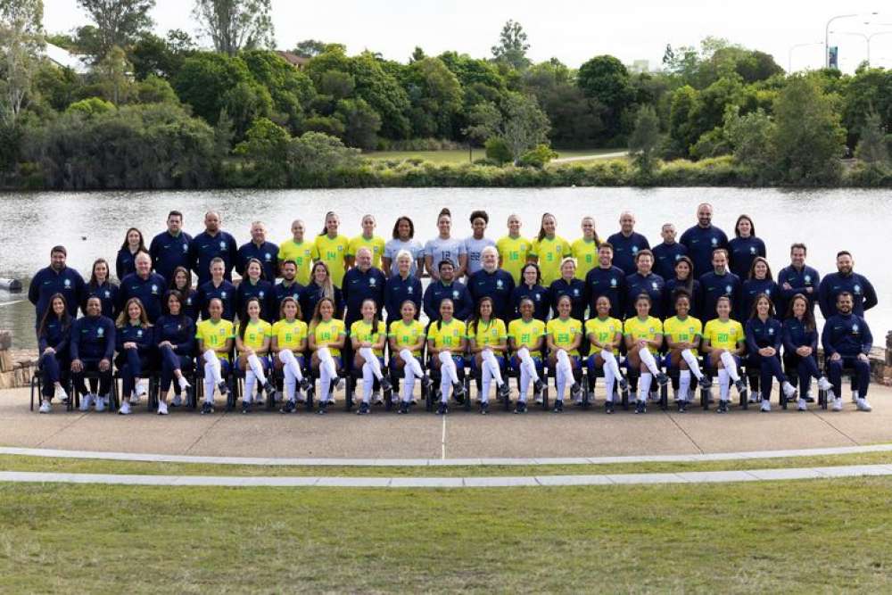 Em meio a treinos, seleção feminina faz foto oficial da Copa do Mundo