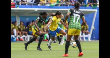 Brasil enfrenta Jamaica precisando de vitória para chegar às oitavas