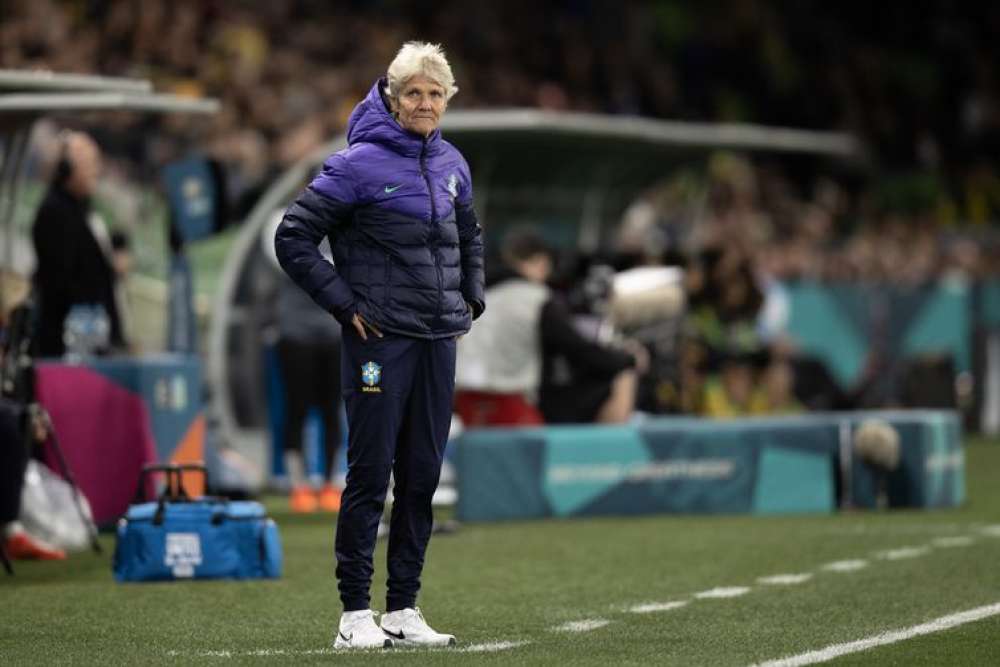 Sundhage atribui eliminação a jogo lento e demora nas substituições