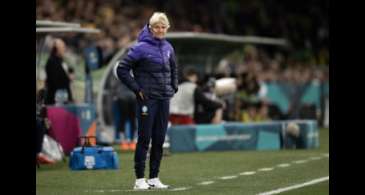 Sundhage atribui eliminação a jogo lento e demora nas substituições