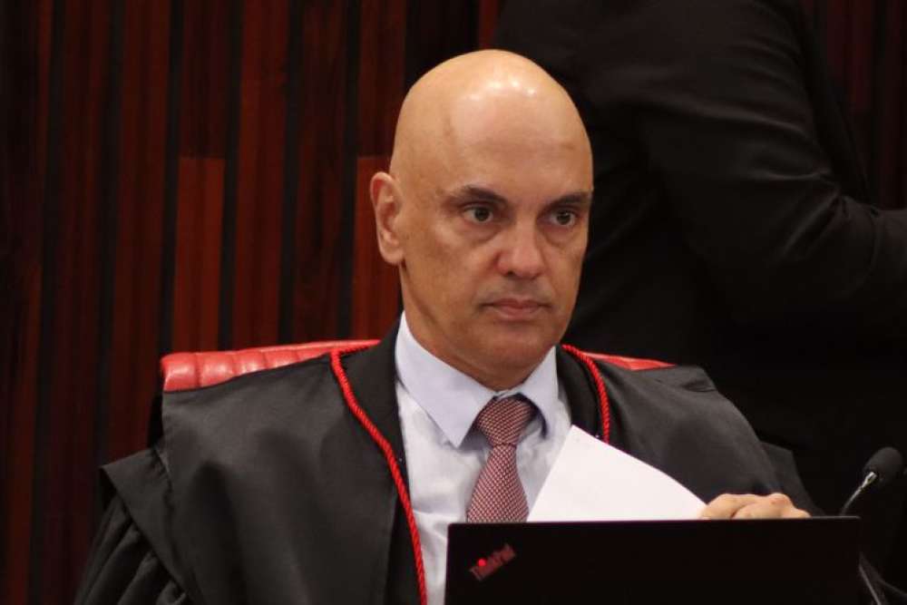 Moraes autoriza apreensão de eletrônicos e armas de deputada Zambelli