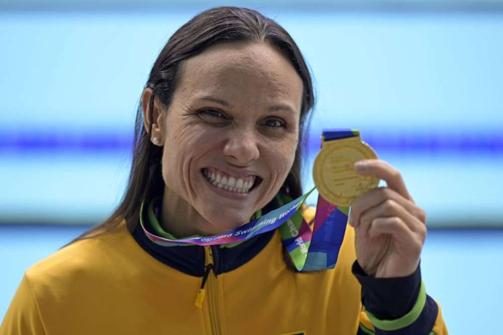 Mundial de natação: Carol Santiago e Cecília Araújo conquistam ouro