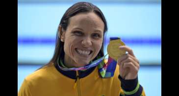 Mundial de natação: Carol Santiago e Cecília Araújo conquistam ouro