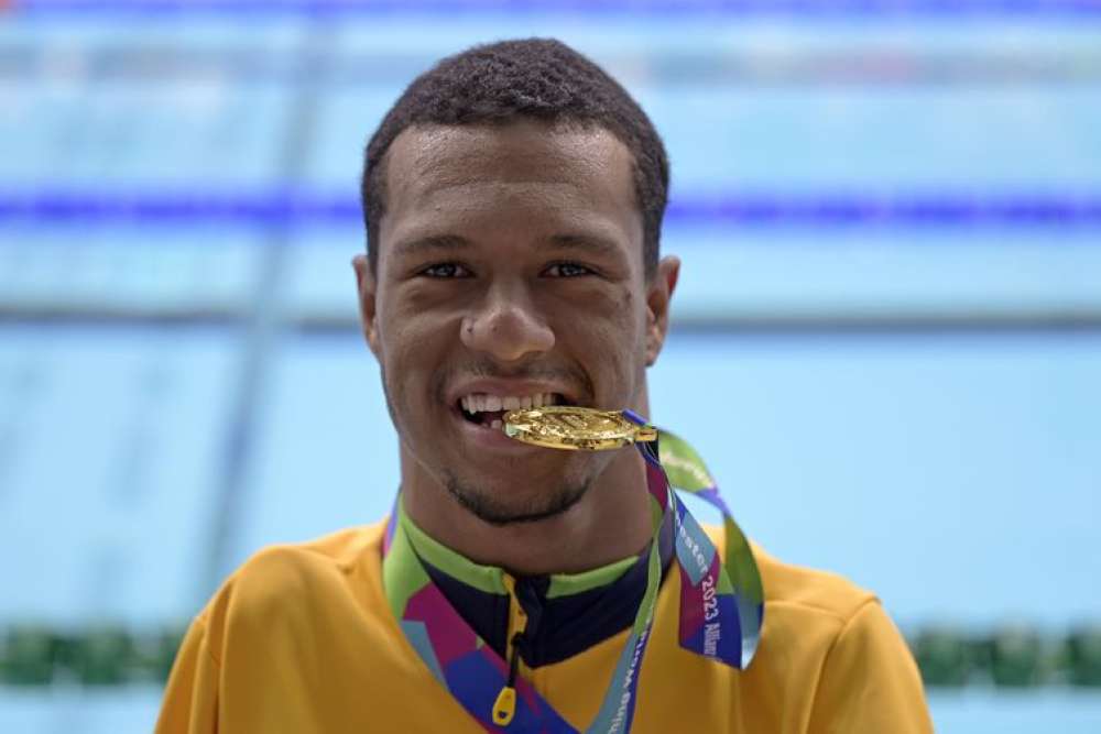 Gabriel Araújo fatura bicampeonato mundial nos 50 metros costas