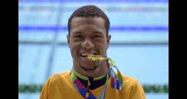 Gabriel Araújo fatura bicampeonato mundial nos 50 metros costas